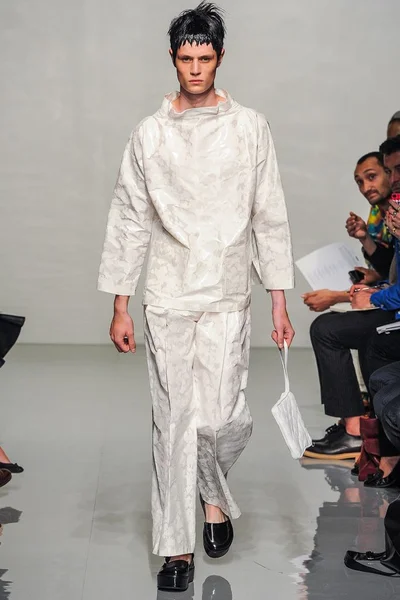 Look 24